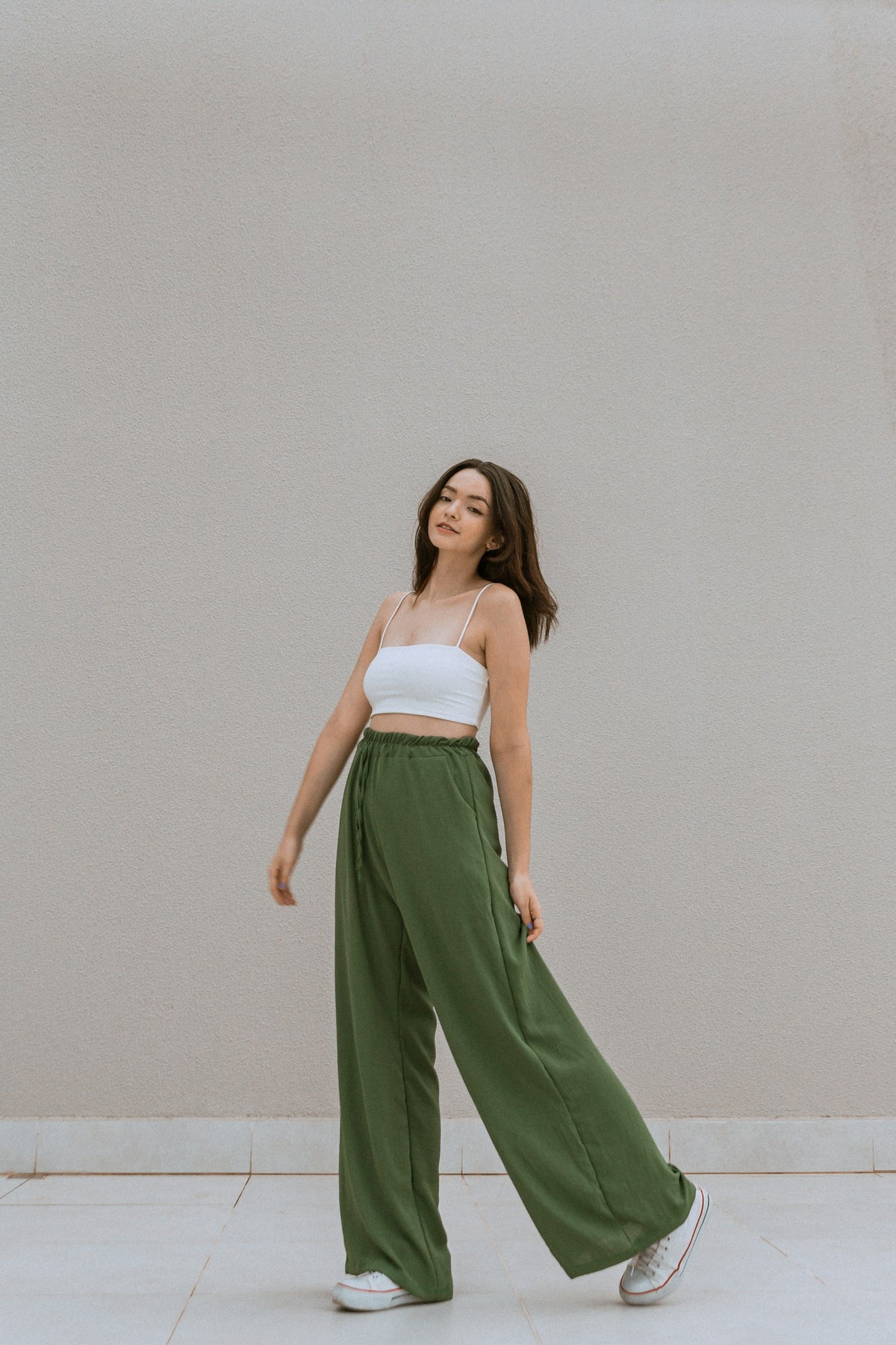 Wide-Leg Cotton Trouser in Olive